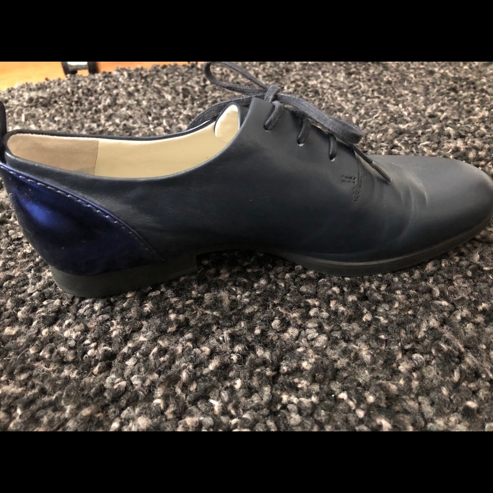 Jil Sander Navy blue oxford w/ electric blue heel